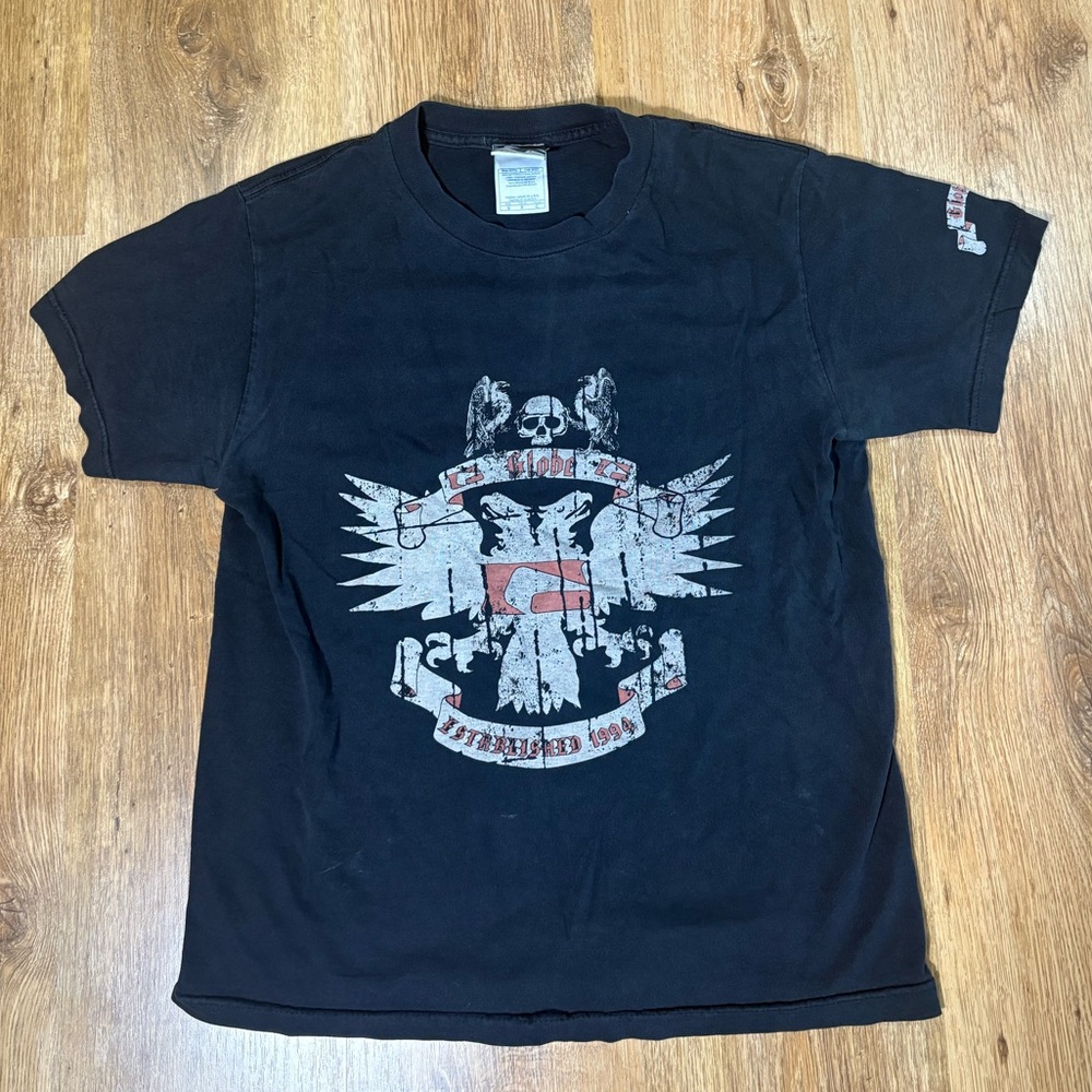 Vintage globe skateboard shirt